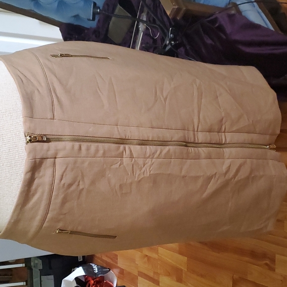 Understated Sexy Ann Taylor Pencil Skirt - Picture 4 of 5